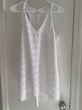 Arizona Jean Company White Crochet V-Neck Tank Size M